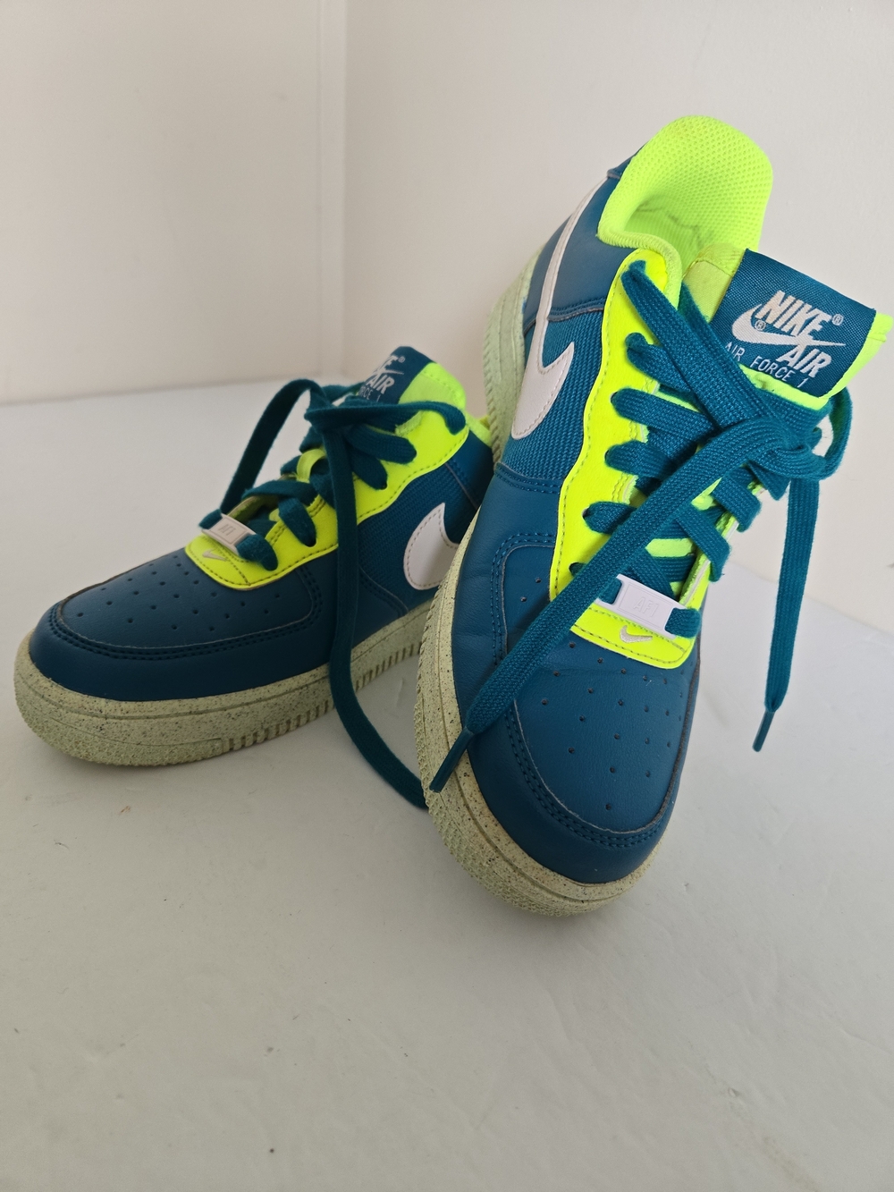 Nike Aur Force 1 Sneakers in Teal and Neon Yellow 5.5 In Good Cond.